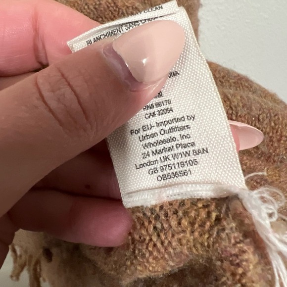 Free People Irresistible Fringe Wool Blend Oversized V Neck Sweater Top Small - Picture 8 of 8